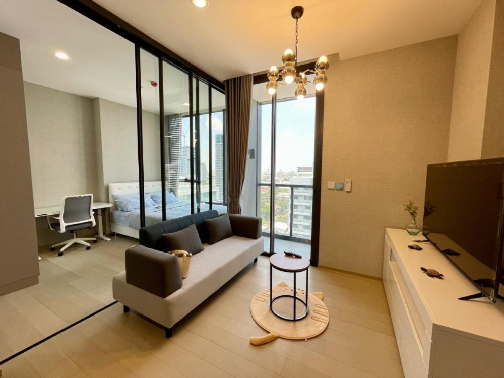 For RentCondoRatchathewi,Phayathai : Luxury condo for rent, The EXTRO Phayathai Rangnam, very beautiful room, fully furnished, near BTS Victory Monument, next to Santiphap Park.