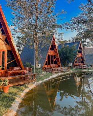 For SaleBusinesses for saleNakhon Nayok : 📢👇 Resort business for sale in Nakhon Nayok, Red Garuda title deed, complete license, 2 swimming pools, Amazon snakehead fish pond (30 large fish)