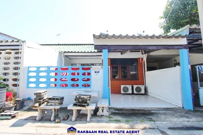 For SaleTownhouseRama5, Ratchapruek, Bangkruai : For sale, one-story townhouse, C. Rung Rueang 3, Tiwanon 22 (near Soi Thep Phanom), area 25 sq m, 3 bedrooms, 1 bathroom, 1 kitchen, mosquito screens, wrought iron, ready to move in.