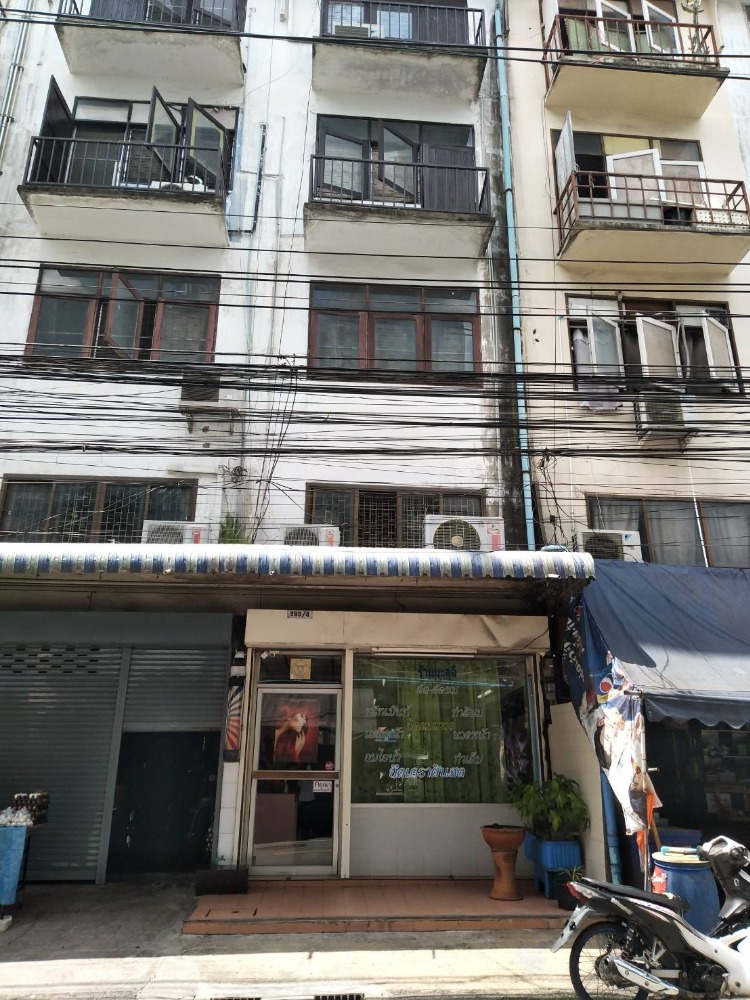 For SaleShophouseSukhumvit, Asoke, Thonglor : Commercial building for sale, 5 floors, 2 units, Sukhumvit 49, with tenants ** Prime location