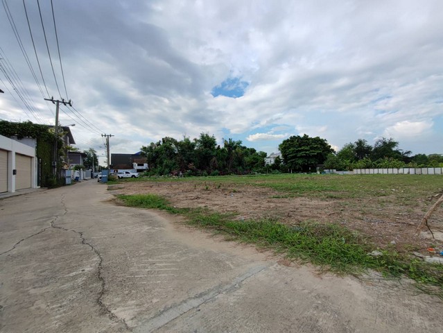 For SaleLandChokchai 4, Ladprao 71, Ladprao 48, : Land for sale, Lat Phrao 71, Nakniwat 48, beautiful plot, already filled, 229 sq m, width 36, depth 25 meters.