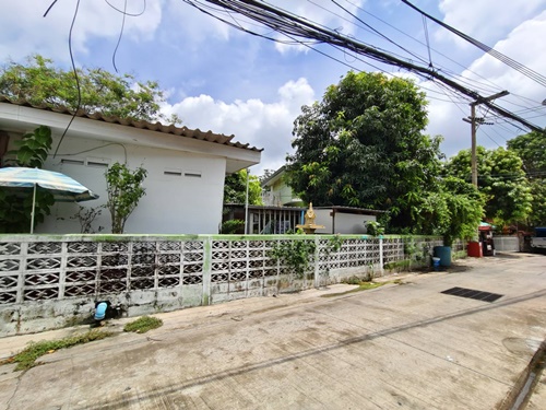 For SaleHouseChai Nat : Urgent!! Selling 2 houses, 1 single-storey house, 1 two-storey house, area 109.20 sq m.