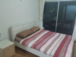 For RentCondoWongwianyai, Charoennakor : For rent seed Sathorn-Taksin