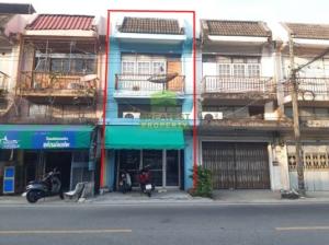 For SaleShophouseNarathiwat : Shophouse for sale, commercial building, 2.5 floors, Chaturongrasamee Road, Bangnak, Muang Narathiwat, area 21.90 sq m, good location, can trade, do business, office, office.