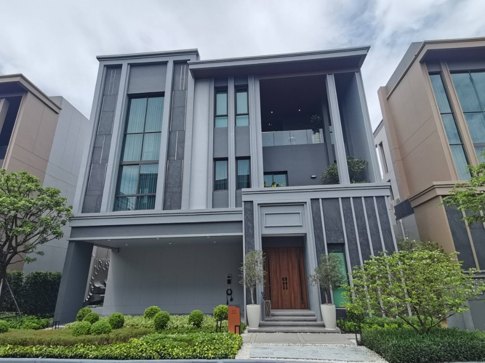 For SaleHouseLadkrabang, Suwannaphum Airport : ♦ Type LOCH(S) ♦ Single house 3 Storey, 4 Beds | 79.9 sq.w. 476 sq.m. | Grand Bangkok Boulevard Yard-Bangna​​  |  Near Makro Klang Kaew 5 mins, Att U Park Bangna 8 mins, Charter International School 10 mins.