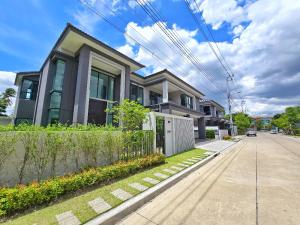 For SaleHousePinklao, Charansanitwong : 2-story detached house for sale, The City Pinklao-Borom 2 project. Condition received from the project: 5 bedrooms, 6 bathrooms.