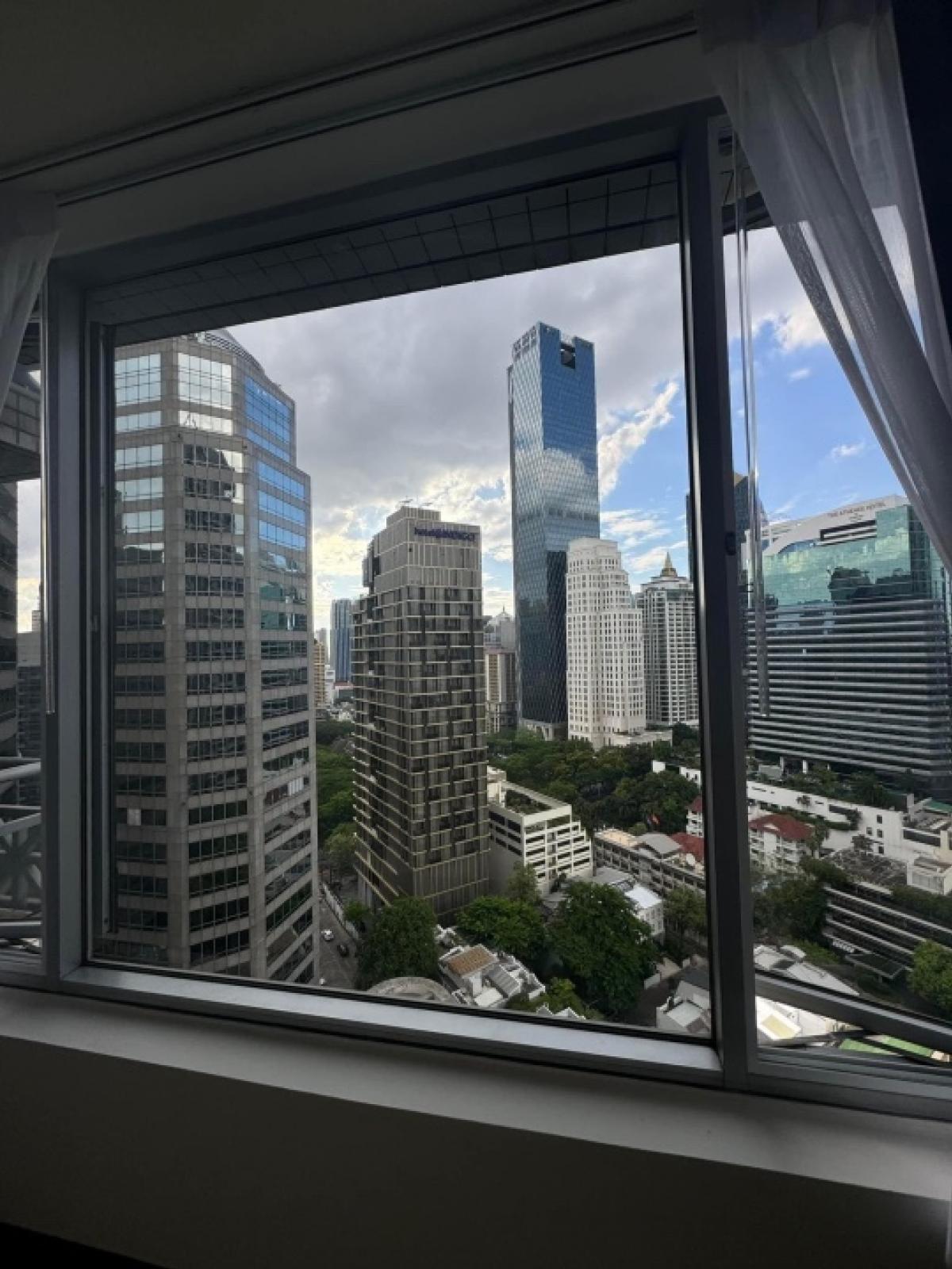 For RentCondoWitthayu, Chidlom, Langsuan, Ploenchit : ♦ Rare Unit ♦ 15+ floor 136.00 sq.m. | 2 beds 2 baths | near All Seasons Place 1 mins, BTS Phloen Chit 3 mins, Central Chidlom 8 mins