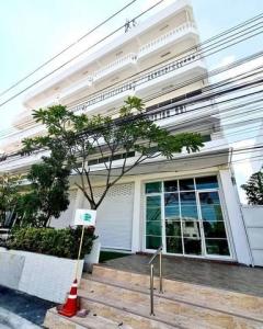 For RentOfficeOnnut, Udomsuk : For rent: Office building, divided for rent, 1st-3rd floor, Sukhumvit Road, Wachiratham Sathit Alley