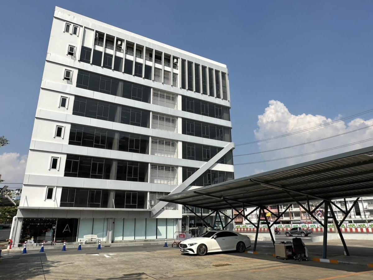 For RentOfficeRathburana, Suksawat : ♢ Good Deal ♢ New office located on Suksawat Road | Area 3,336 sq.m. | Can be rented into floors | Near the expressway and Bangpakok 3 Hospital.