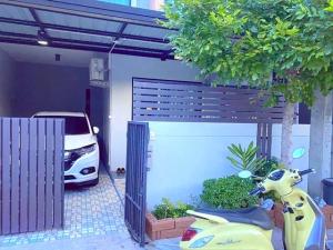 For RentTownhouseRattanathibet, Sanambinna : Lotus Bang Kruai-Sai Noi Makro BangBuaThong area 2-story townhome for rent Chaiyaphruek Ratchaphruek