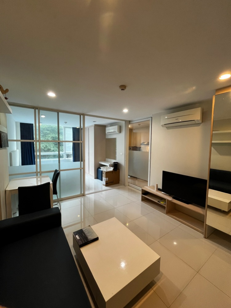 For RentCondoPattanakan, Srinakarin : For Rent: Condo Elements Srinakarin, opposite Seacon Square, fully furnished with WIFI included. Available for annual or short-term rental.