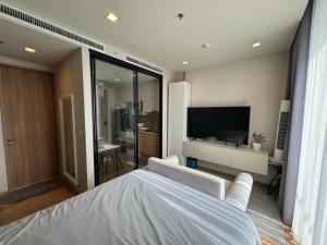 For RentCondoSukhumvit, Asoke, Thonglor : ★ Noble around 33 ★ 28 sq m., 19th floor (1 bedroom, 1 bathroom), ★near BTS Phrom Phong ★near Villa Market, EmQuatier, Emporium and Benjasiri Park★ Many amenities★ Complete electrical appliances