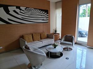 For SaleCondoKhlongtoei, Kluaynamthai : Urgent sale, Aspire Condo Rama IV, beautiful room, very good condition.