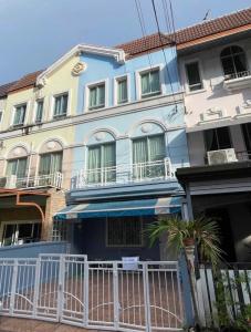 For RentTownhouseOnnut, Udomsuk : Townhouse, Baan Klang Muang, On Nut, Lucerne (On Nut 46), 3-storey house, beautiful, good condition, interested contact 082-3223695