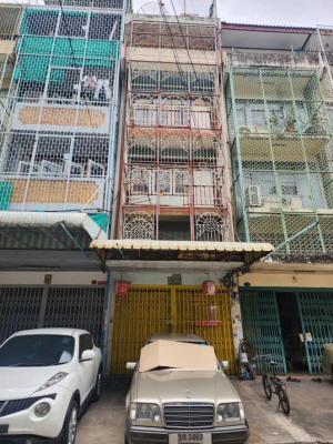 For RentShophouseSathorn, Narathiwat : For rent, 4.5-story commercial building, Soi Chan 6 (Soi Rung Phet), Sathorn, Bangkok. Parking in front of the building for 1 car. Can be rented for business.
