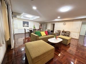 For RentCondoSukhumvit, Asoke, Thonglor : 3+1 room 4 🛁 🐶sukumvit 39 🌟65,000/month