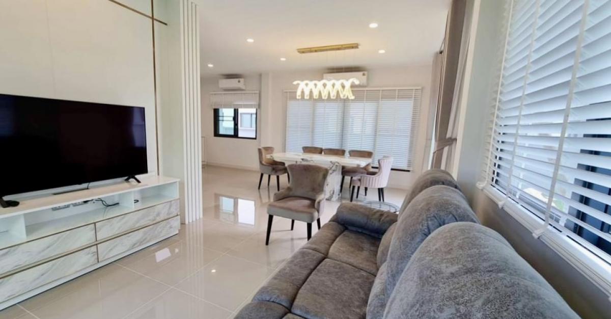 For RentHouseSamut Prakan,Samrong : 🌟For Rent: Semi-Detached House in Grande Pleno Sukhumvit Bangna. This 2-storey semi-detached house features 3 bedrooms and 4 bathrooms. It is fully furnished and decorated.🔑Rental Fee: 80,000 THB/Month.