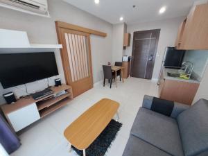 For RentCondoSriracha Laem Chabang Ban Bueng : The Sky Sriracha Condo, built-in furniture. Complete electrical appliances Ready to move in