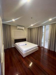 For RentCondoNana, North Nana,Sukhumvit13, Soi Nana : Condo for rent, Sukhumvit City Resort, Sukhumvit 11, near BTS Nana.