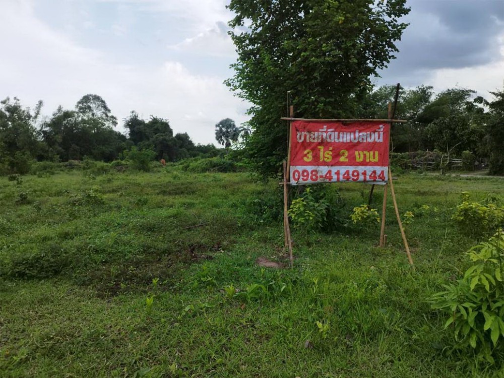 For SaleLandPrachin Buri : Land for sale, 3.5 rai, complete with title deed, near Suwannason Mai Road (Bangkok - Sa Kaeo), Ban Phra Subdistrict, Prachinburi.