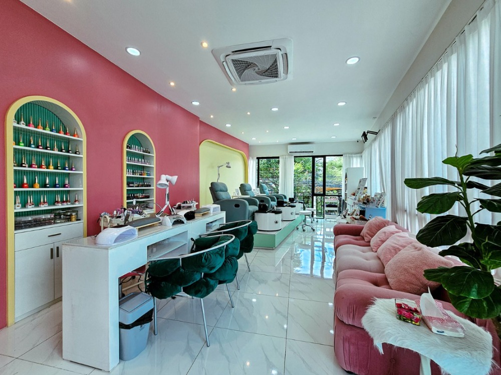 For LeaseholdShowroomKhon Kaen : Business for sale: nail salon, eyelash extensions, in the heart of Khon Kaen city. With all equipment in the store You can start your business now.