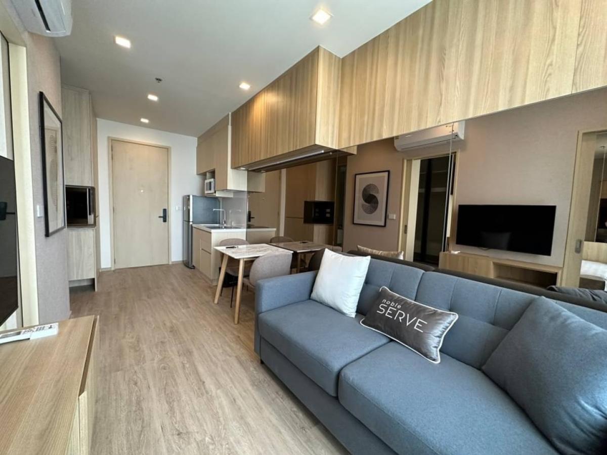 For RentCondoSukhumvit, Asoke, Thonglor : 📍 NOBLE STATE 39 is conveniently located just within 500 m or about 7 minutes walk from BTS Phrom Phong.The nearest tollway entrance is 2.8 km from the condo if you drive.🛒 Numerous shops within reachThe Manor is 290 m away (approximately 4 minutes by foo