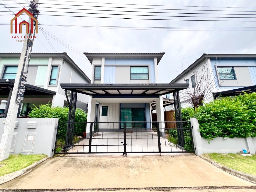 For SaleHousePhutthamonthon, Salaya : Semi-detached house for sale, Kanasiri Salaya-Pinklao. Soi Wat Phra Ngoen The house is near a garden. and the village swimming pool Adding additional roof space on the side and parking garage The front of the house faces south.