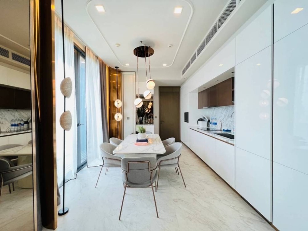 For RentCondoSukhumvit, Asoke, Thonglor : ♦ Modern Luxury style ♦ 20+ Floor | 125.20 sq.m. 2 Beds | Condo Near J Avenue Thonglor 2 mins., BTS Thonglor 5 mins. and Donki Mall 7 mins.