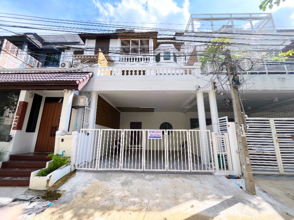 For SaleHome OfficeYothinpattana,CDC : ** Home office for sale 3.5 Stories Townhome, 3.5 floors, location Town in Town #townintown **Newly decorated, ready to move in