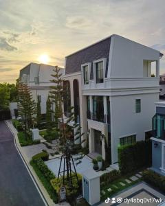 For SaleHouseVipawadee, Don Mueang, Lak Si : Selling at a loss, 3-story detached house, 4 bedrooms, The Grand Vibhavadi 60 project (beautiful house, ready to move in Model house opposite the central garden)