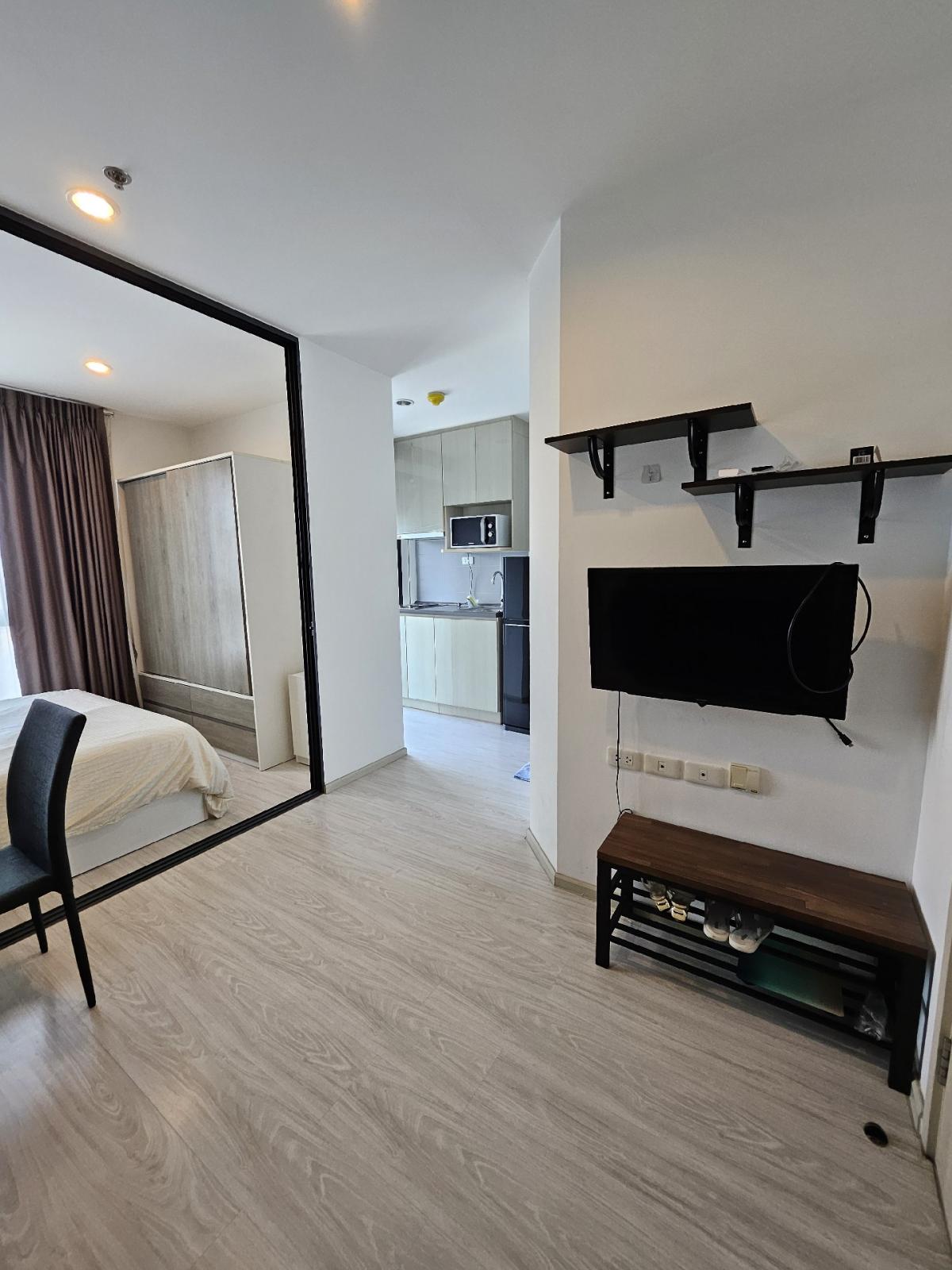 For SaleCondoBang Sue, Wong Sawang, Tao Pun : Condo near BTS special price, Ideo Mobi Wong Sawang, beautiful room, high floor, south facing, cool breeze, very convenient to travel. Near the BTS and expressway