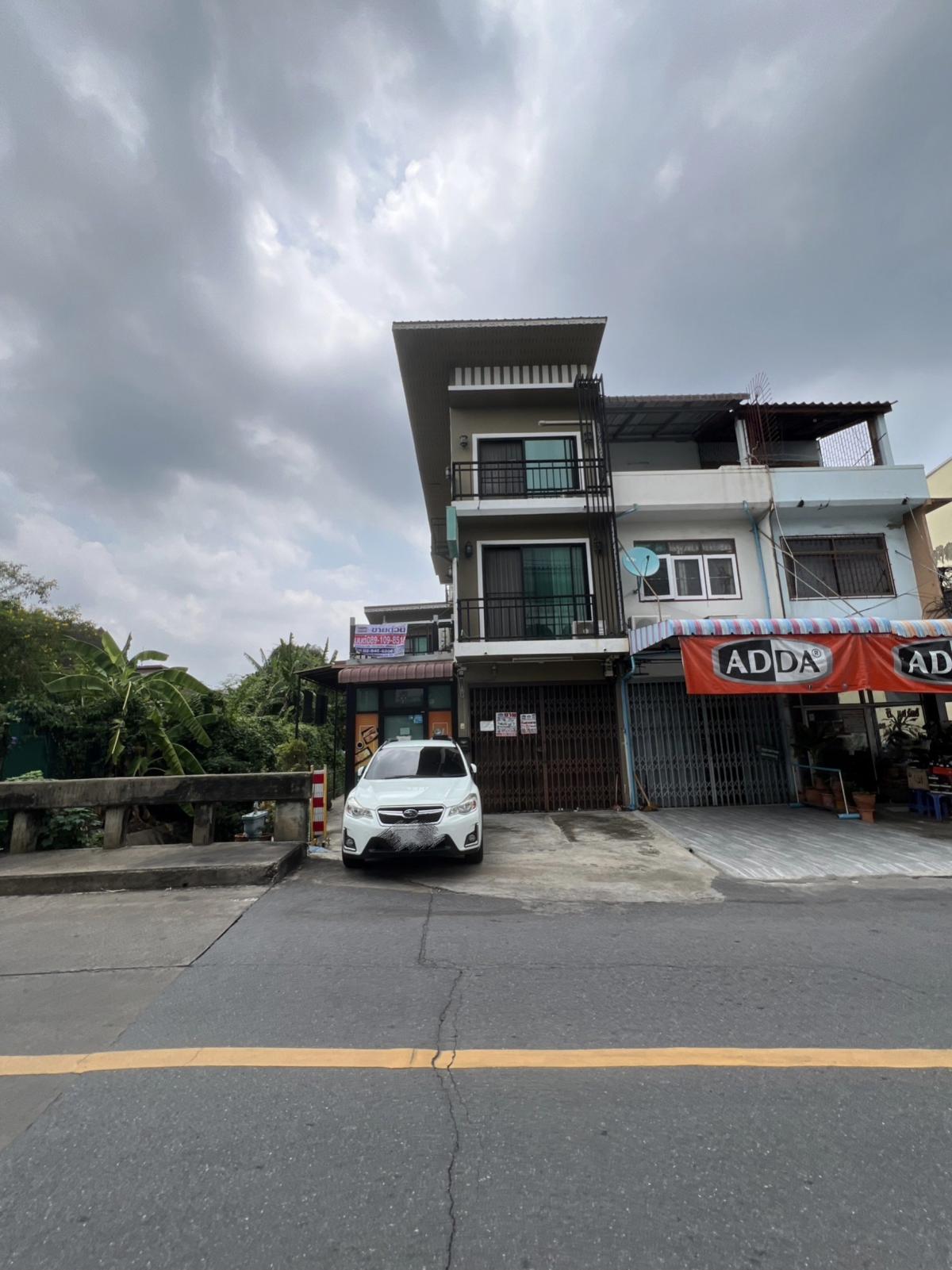 For SaleShophousePinklao, Charansanitwong : Urgent sale!! Home office, 3 floors, completely renovated, 7 rooms, 6 bathrooms, 7 air conditioners, area 22 sq m, Soi Charansanitwong 37.