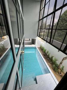 For SaleHouseRatchadapisek, Huaikwang, Suttisan : 👉 Stunning newly beautiful house with private pool on Ratchadaphisek Road near Wong Sawang intersection.