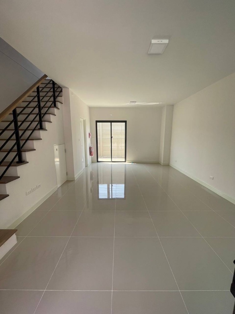 For RentTownhouseOnnut, Udomsuk : For rent: 3-storey townhouse, Baan Klang Muang Sukhumvit - Onnut