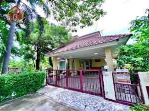 For SaleHousePhutthamonthon, Salaya : Single house for sale, Aphakorn 1, Phutthamonthon Sai 1, near Mahidol University, Salaya, corner house, house has a wide front garden area, addition of a garage roof.