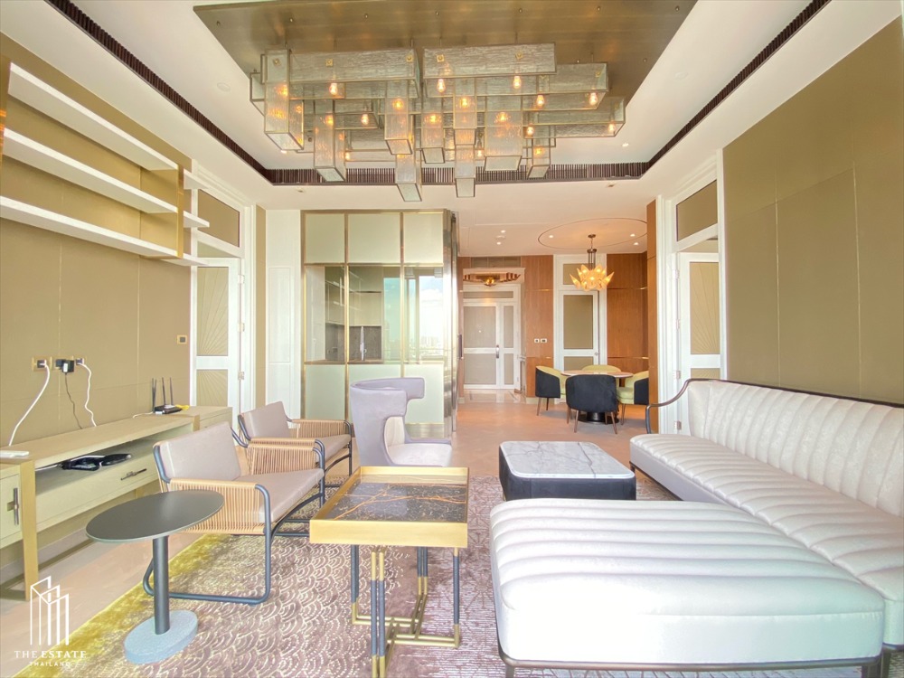 For SaleCondoWongwianyai, Charoennakor : Condo for SALE!! The room is very spacious, 128.05 sq m., beautifully decorated, luxurious, has 4 views of the pool, garden view, ICONSIAM view, and river view.