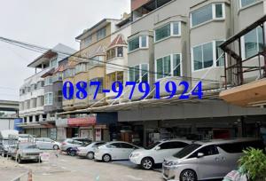 For SaleShophouseLadprao, Central Ladprao : Commercial building for sale near Lat Phrao Intersection, has an elevator inside the building, can park several cars, price 24 million baht.