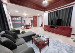 For SaleHousePhuket : Large detached house, lots of space, with three-year tenants.