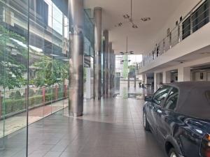 For RentShowroomChaengwatana, Muangthong : BS1397 Showroom for rent, usable area approximately 1,500 sq m., on Vibhavadi Rangsit Road. Suitable for a showroom or service center.