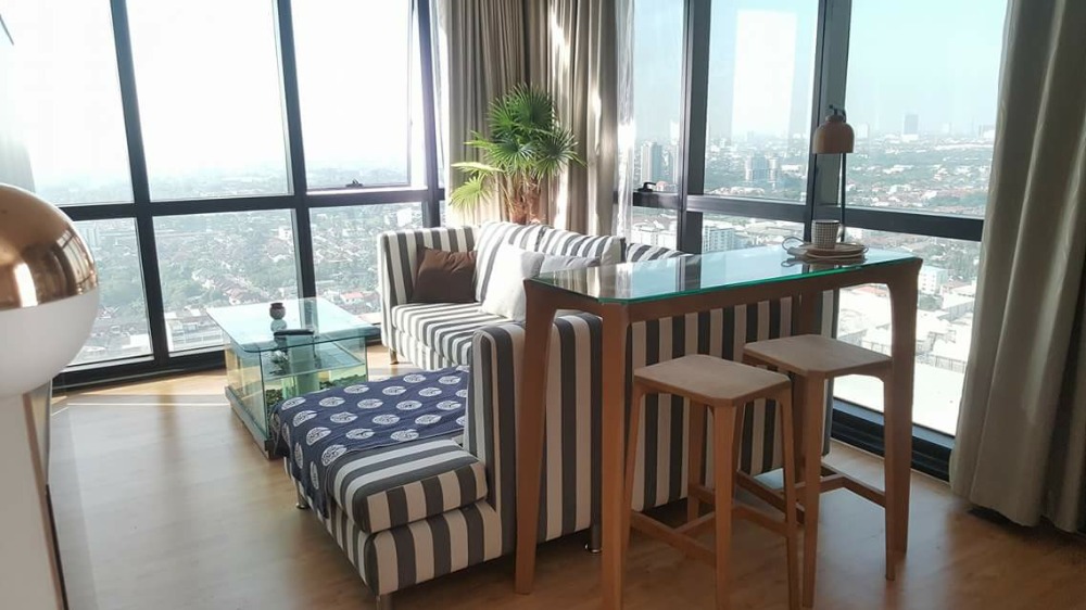 For SaleCondoChaengwatana, Muangthong : Condo for sale: Astro Chaengwattana, large corner room, prime location next to the BTS. Near shopping malls and expressway