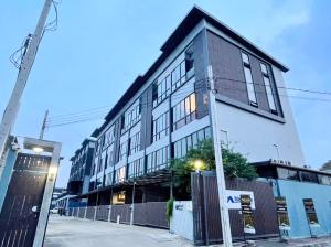 For RentTownhouseLadprao101, Happy Land, The Mall Bang Kapi : H0338😊 For RENT Home Office for rent, 4 floors, 4 bedrooms, near MRT Lat Phrao, Lat Phrao, house area: 22.00 sq m, usable area: 220.00 sq m, rent: 65,000 ฿📞O99 -5919653,O65-9423251✅LineID:@sureresidence