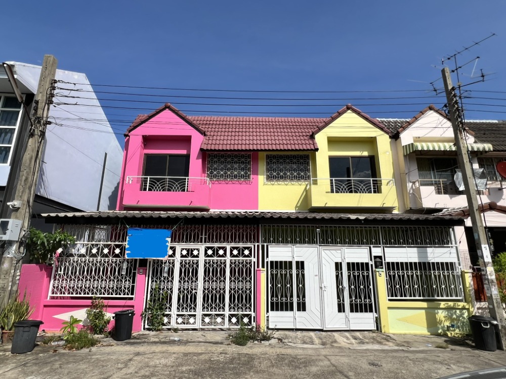 For SaleTownhouseRathburana, Suksawat : For sale: 2 townhomes next to each other ✨ 38 sq m., only 5 MB. Contact 095-426-4563 (Boss)