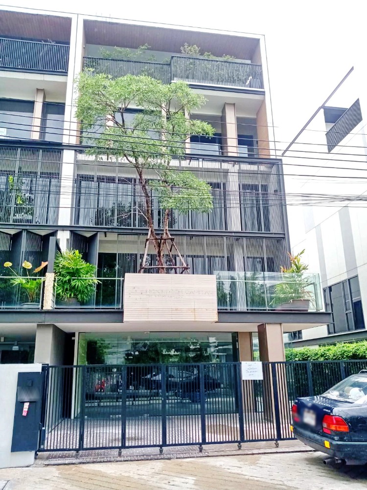 For SaleHome OfficeRama9, Petchburi, RCA : HK0168😍 For SELL Home Office for sale, 5 floors, 5 bedrooms, near MRT Hua Mak 🏢 Rama 9🔔House area: 53.70 sq m.🔔Usable area: 560.00 sq m.💲For sale: 40,000,000฿📞O99-5919653,O65-9423251✅LineID:@sureresidence