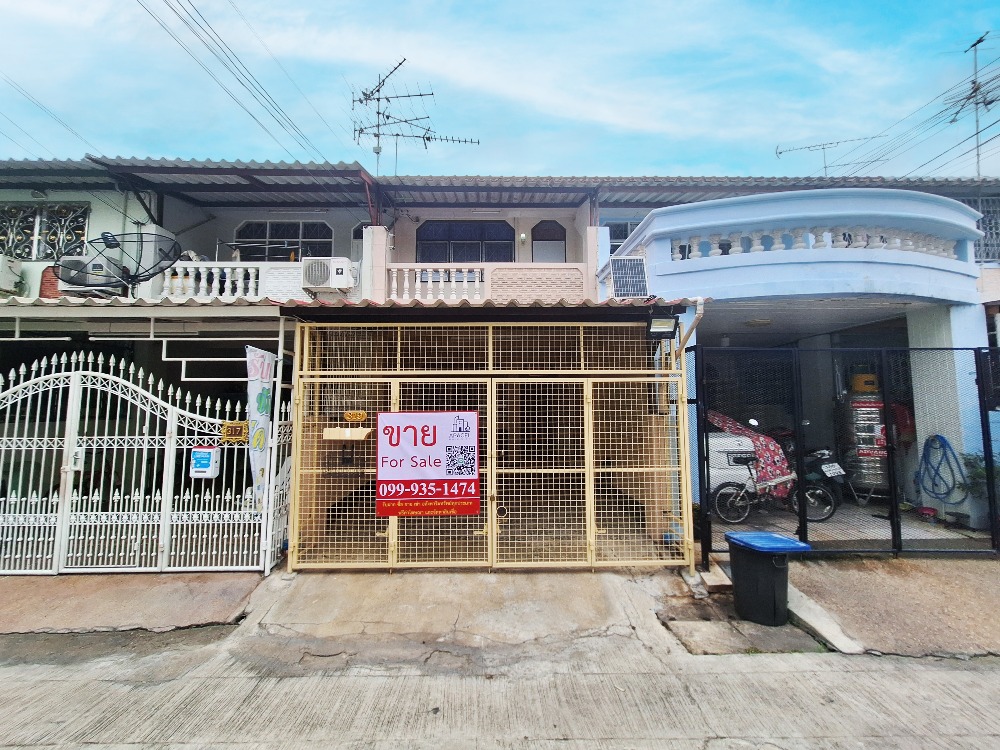 For SaleTownhousePhutthamonthon, Salaya : 2-story townhouse for sale, size 17 sq wa, Phra Pin 2Village, Soi Borommaratchachonnani 70, near the Si Rat Expressway entrance.