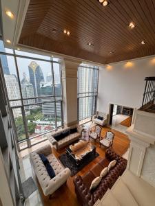 For RentCondoWitthayu, Chidlom, Langsuan, Ploenchit : 4BR/4BA All Season Mansion Penthouse | 32th Floor, 362sqm | 250K Baht/Month