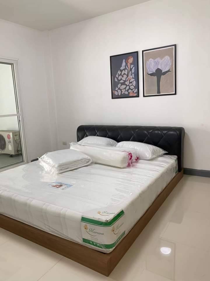 For SaleTownhouseMin Buri, Romklao : S-AVR101 Townhome for sale, Niran Avenue Ramkhamhaeng 174, size 25.50 sq w., 2 floors, usable area 100 sq m., 3 bedrooms, 2 bathrooms, 3.965 million 063-759-1967