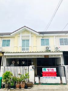 For SaleTownhouseRama 2, Bang Khun Thian : Townhouse for sale, Pruksa Ville Village 53/2 Sakae Ngam-Rama 2, adding a Thai kitchen in the back. Ready to move in