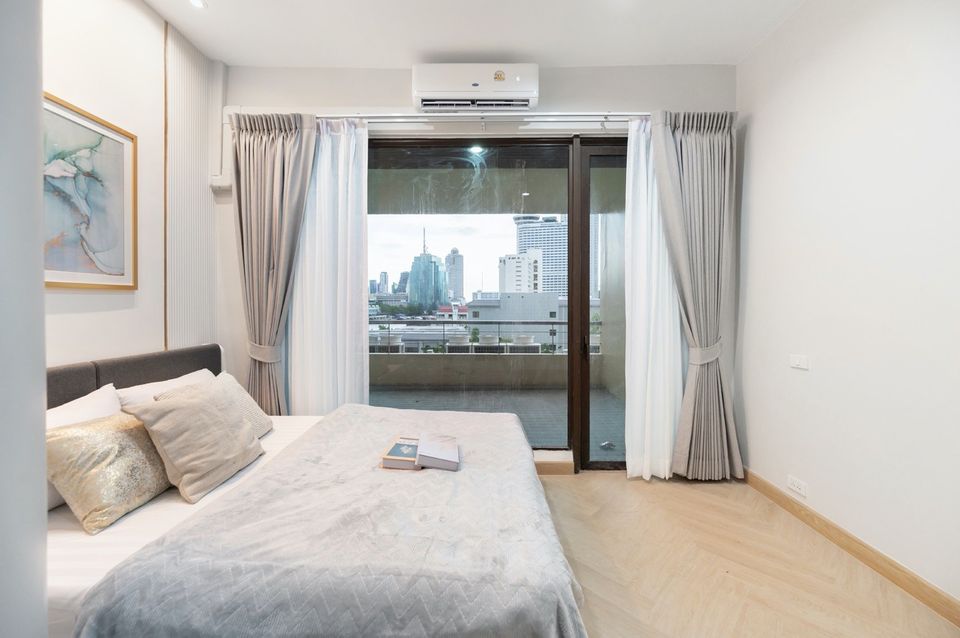 For SaleCondoWongwianyai, Charoennakor : Baan Chao Phraya Condo, 2 bedrooms, large room, good view, decorated, ready to move in.