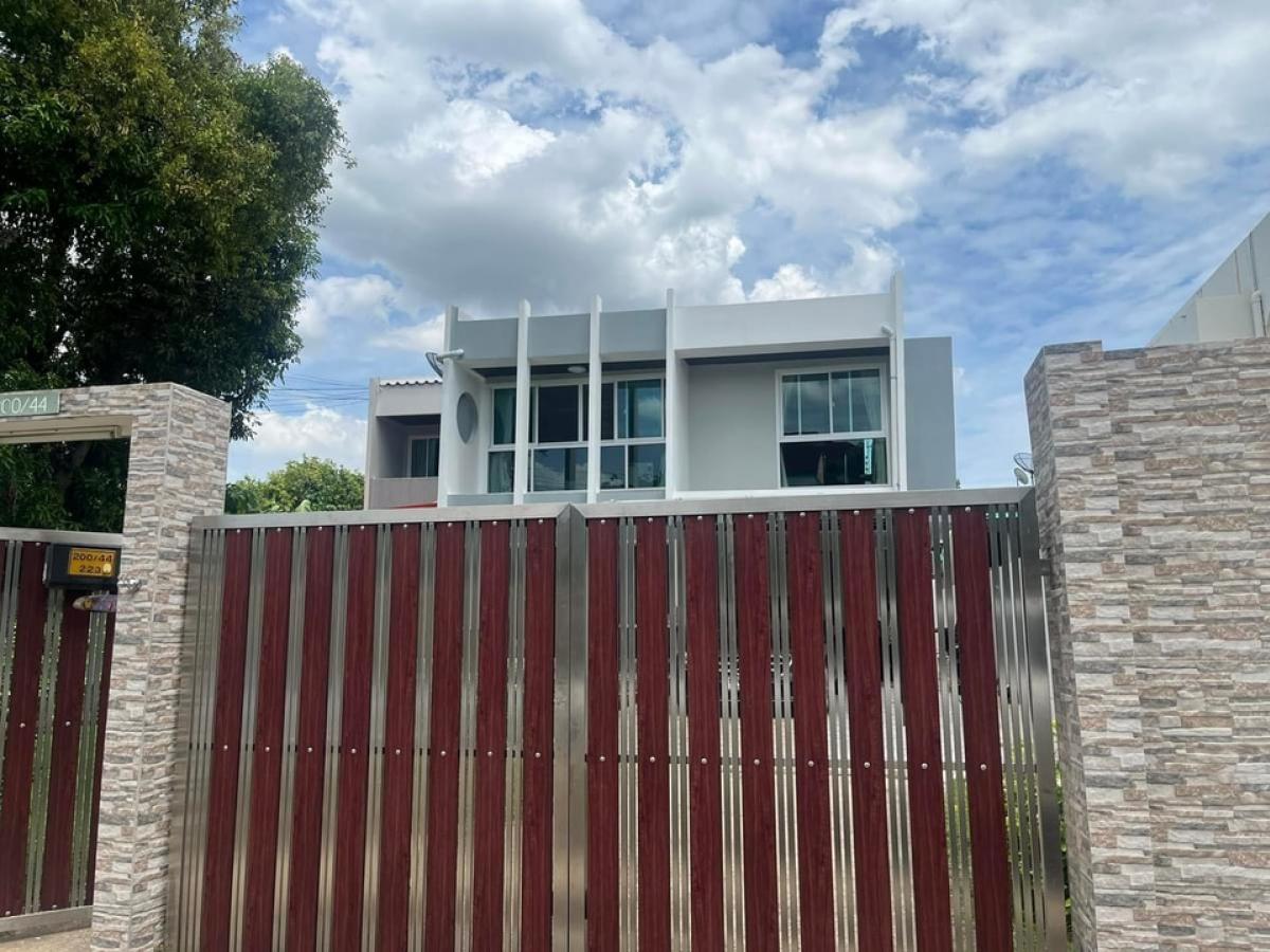 For SaleHousePattanakan, Srinakarin : Single house for sale, newly renovated, Muang Thong Village 2/1 #Phatthanakan 74, area 99 sq m, 4 bedrooms, 2 bathrooms.