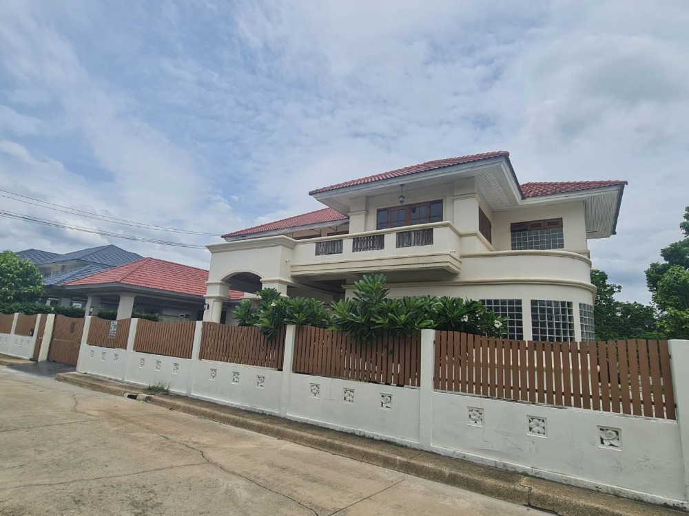 For SaleHouseMin Buri, Romklao : #Large detached house for sale Built-in teak wood throughout the house.  #Perfect Place Ramkhamhaeng 164, area 176.4 sq w. #Soi Ramkhamhaeng 164 #Minburi Subdistrict #Minburi District #Bangkok